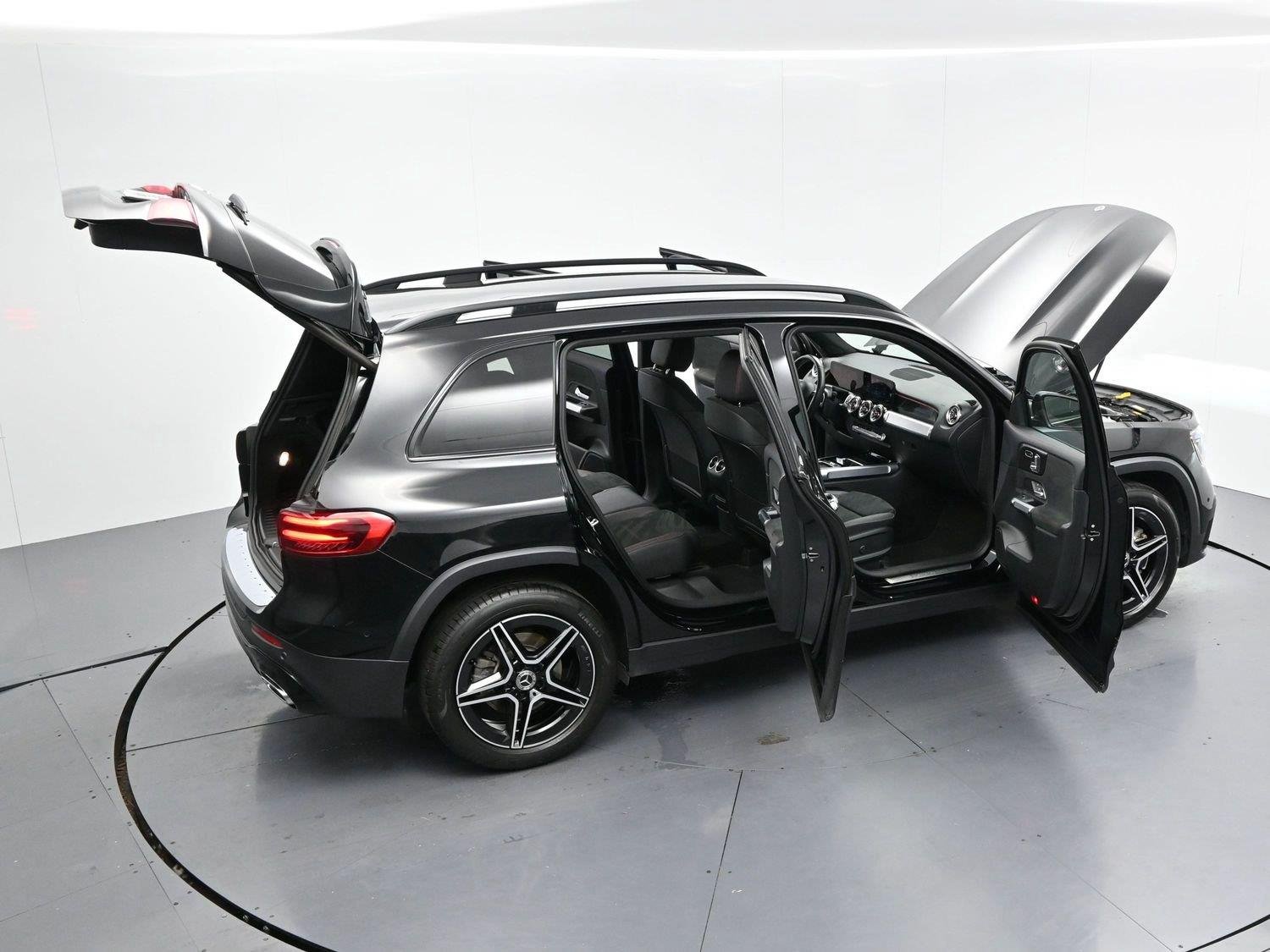 Used 2024 Black Mercedes-Benz GLB 250 image 39