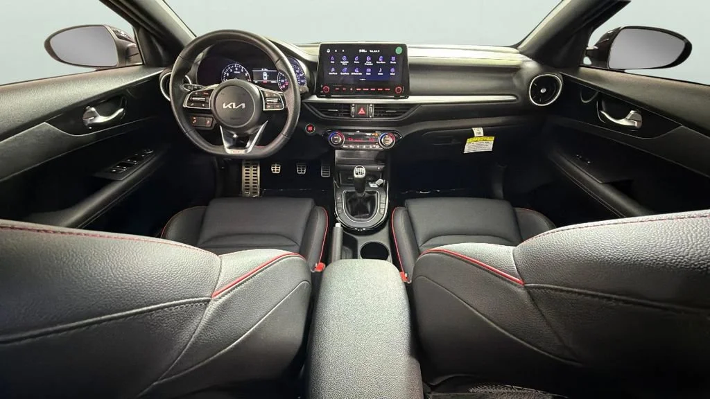 Used 2023 White Kia GT Manual image 32