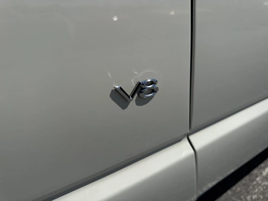 Used 2003 White Ford Deluxe image 26