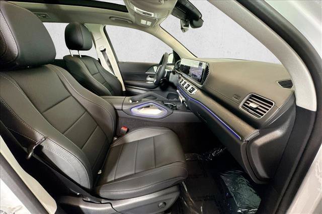 New 2026 MANUFAKTUR Moonlight White Metallic Mercedes-Benz GLS 450 image 57