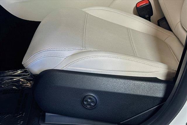 New 2027 Polar White Mercedes-Benz GLC 350e image 47