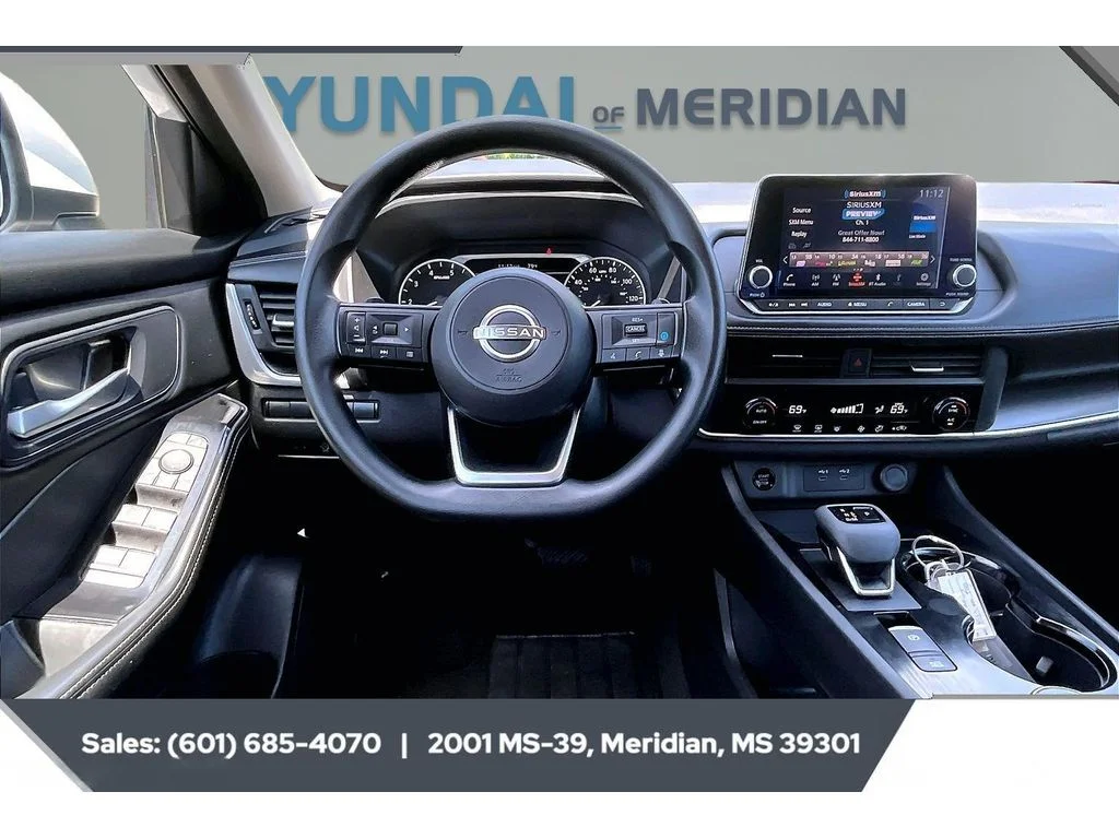 Used 2024 Everest White Pearl Nissan SV image 5