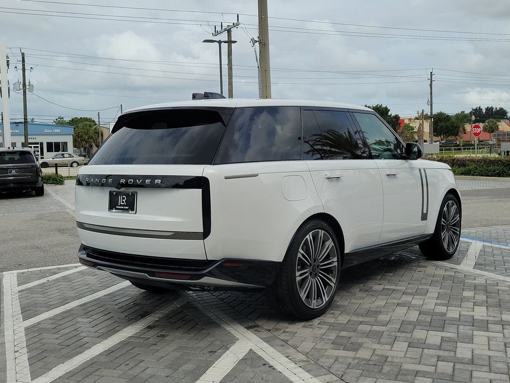 New 2026 Ostuni Pearl White Land Rover SE image 5
