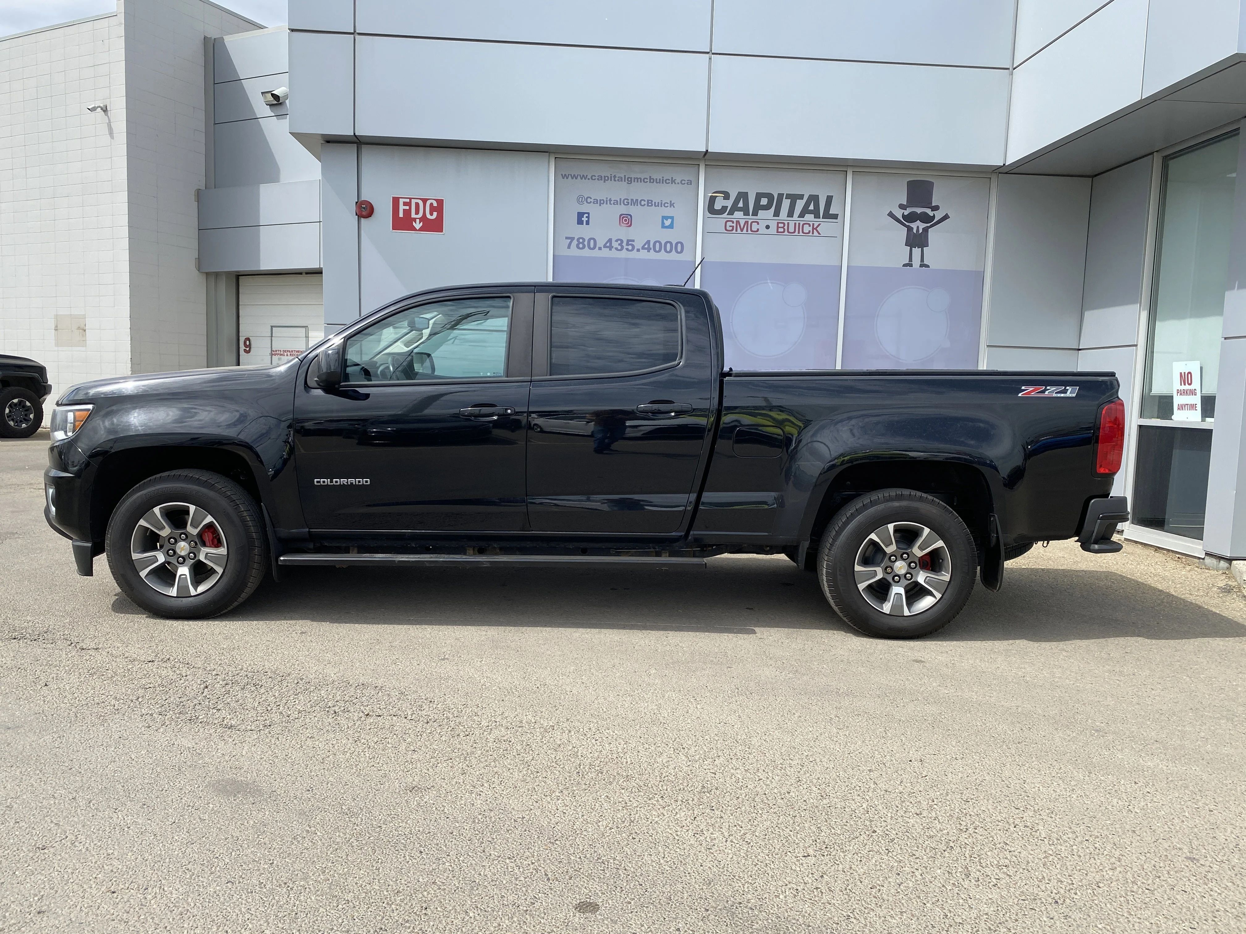 Certified Used 2020 Black Chevrolet 4WD Z71 Crew Cab  * LONG WHEEL BASE * BOSE SOUND SYSTEM * 3.6L V6 * image 2