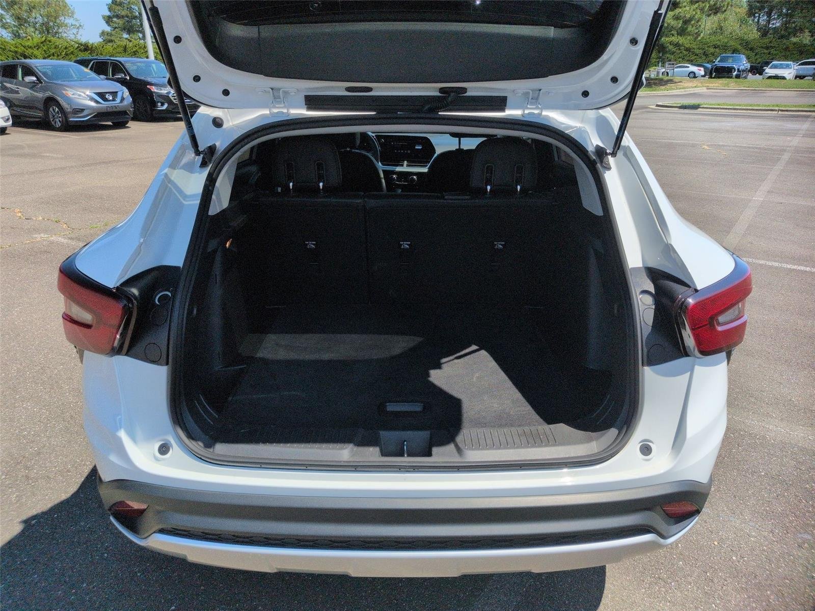 Used 2025  CHEVROLET 1LT image 33