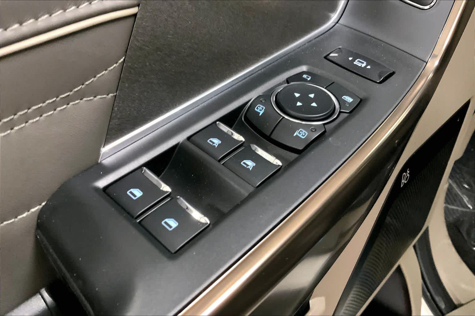 New 2026 Star White Metallic Tri-Coat Ford F-250® Platinum® image 17
