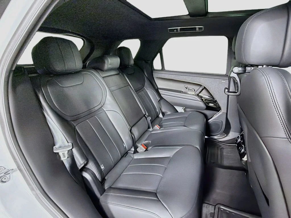 New 2026 Fuji White Land Rover SE image 29
