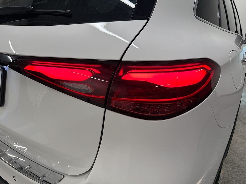 Used 2026 White Mercedes-Benz GLC 300 image 33