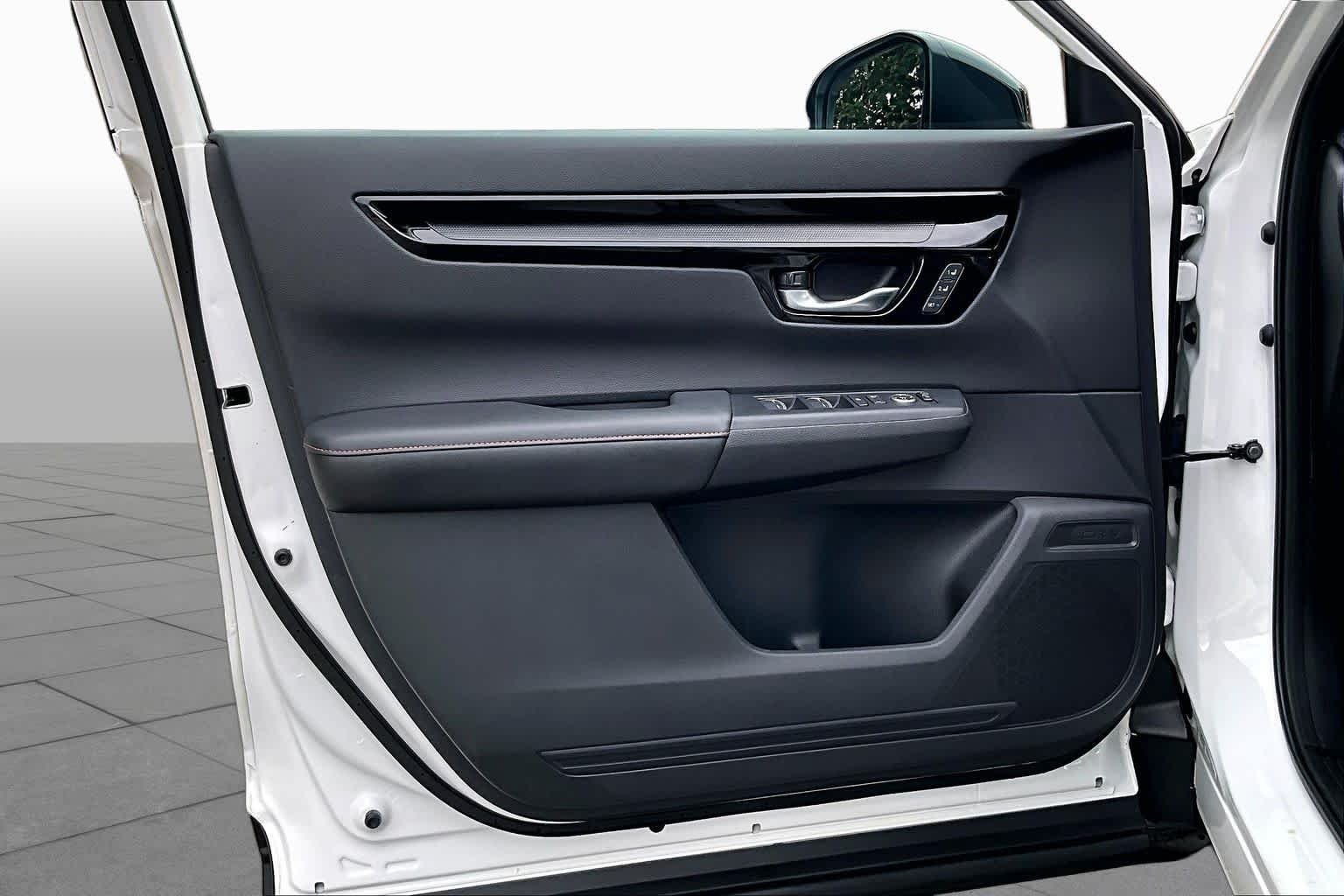 Used 2025 Platinum White Pearl Honda Sport Touring image 22