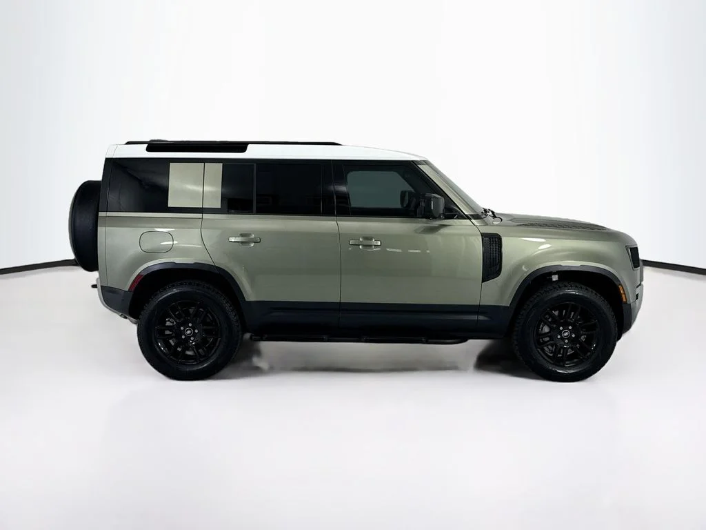 Used 2025 Pangea Green Metallic Land Rover S image 4