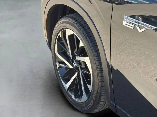 Used 2025 Black Mitsubishi SEL Platinum Edition image 31