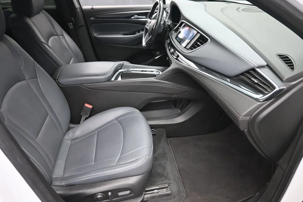 Used 2023 White Buick Essence image 9