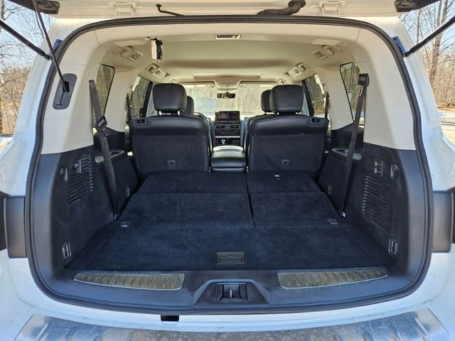Used 2024 White INFINITI LUXE image 18