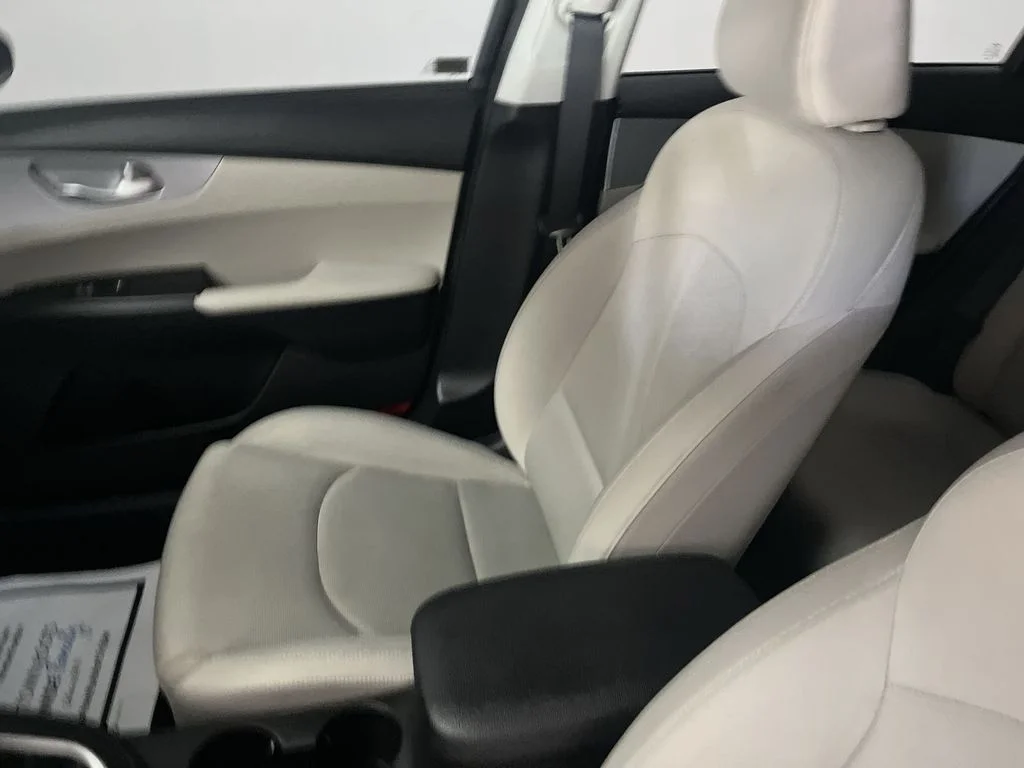 Used 2023 Black Kia LXS image 25