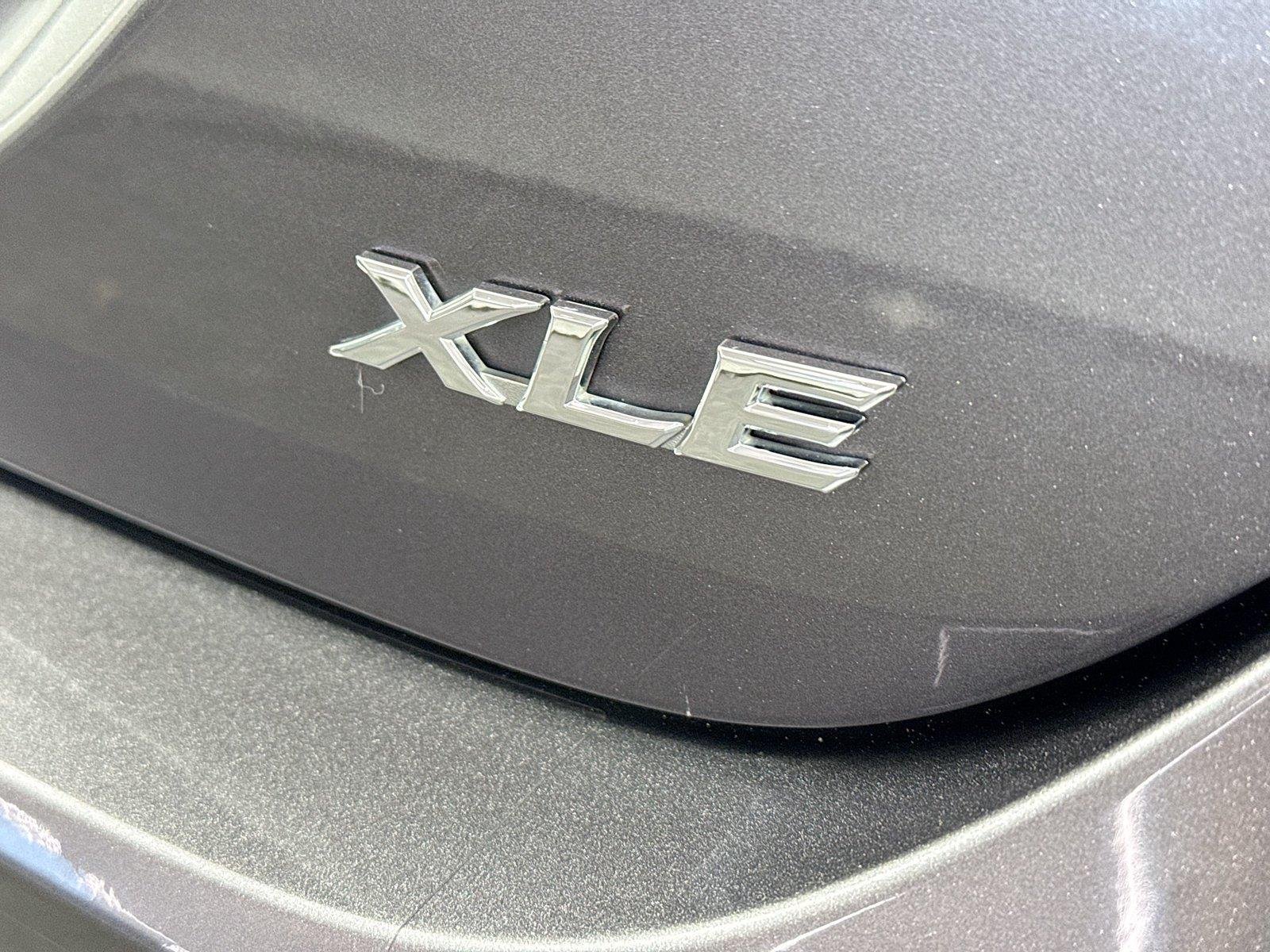 Used 2018 Predawn Gray Mica Toyota XLE image 14