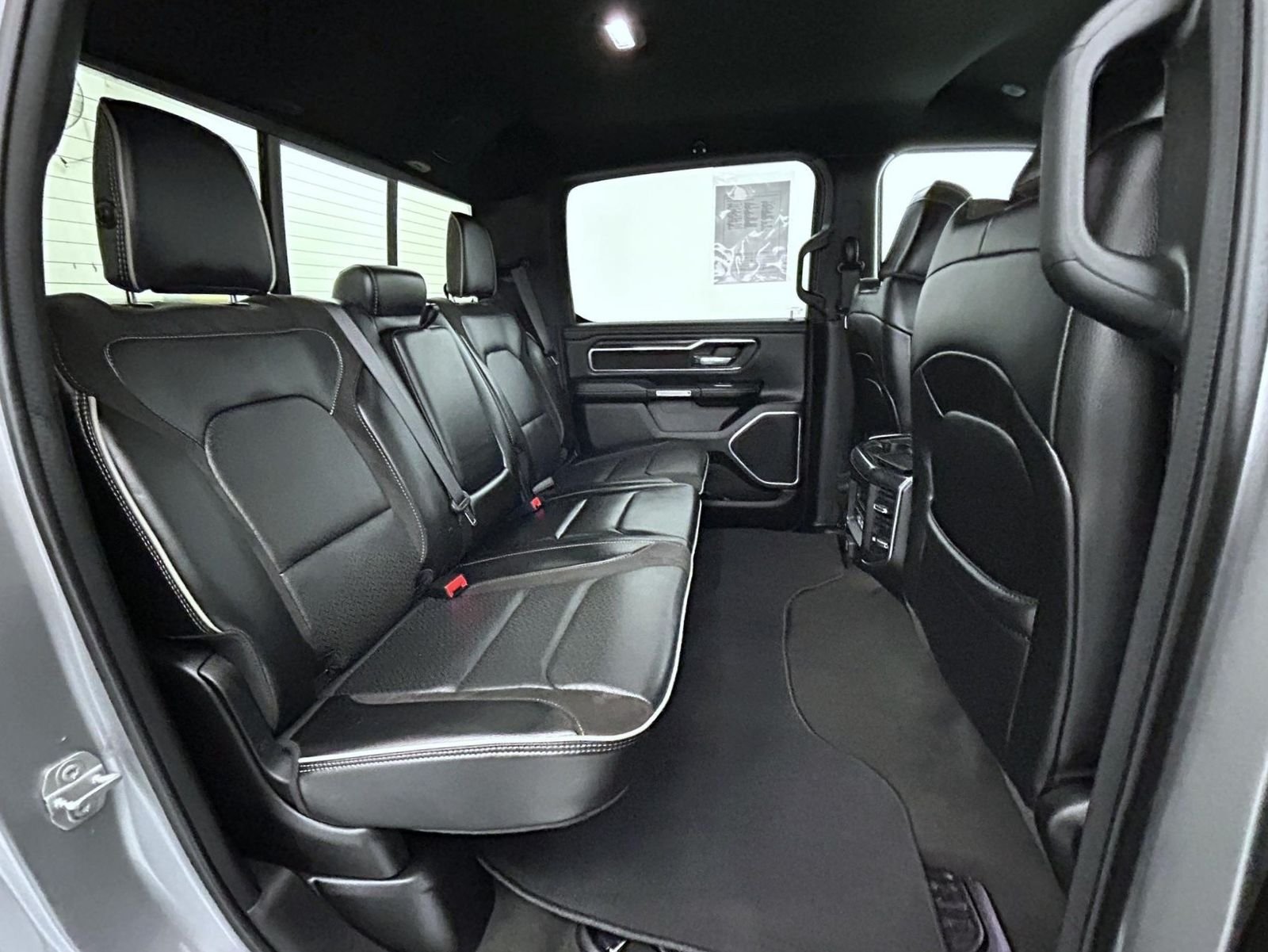 Used 2023 Silver Ram Laramie image 18
