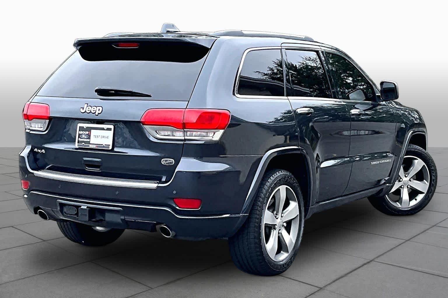 Used 2014 Maximum Steel Metallic Clearcoat Jeep Overland image 12
