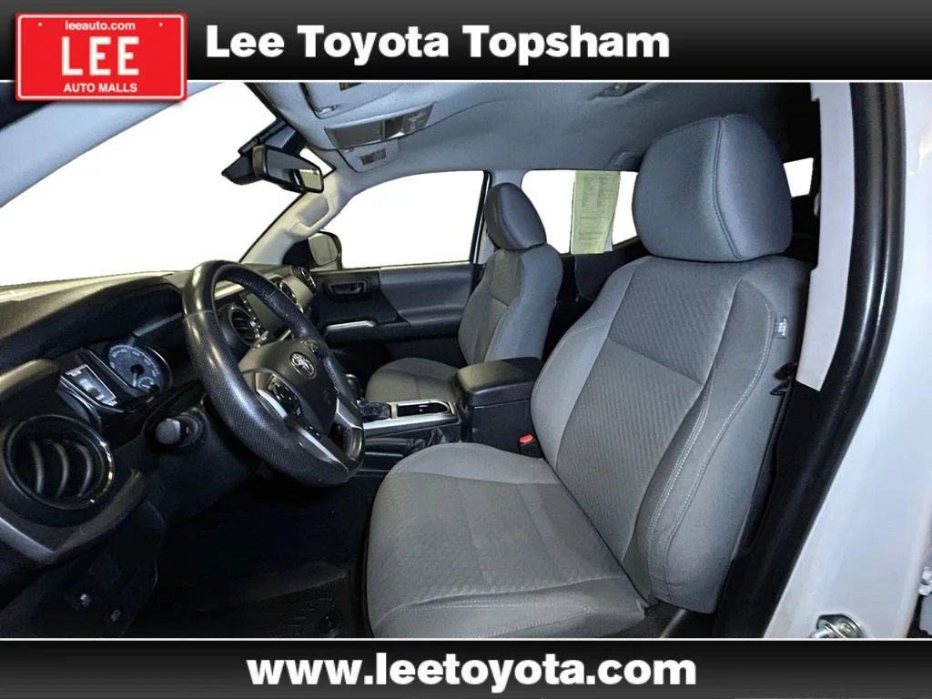 Used 2022 White Toyota SR5 image 9