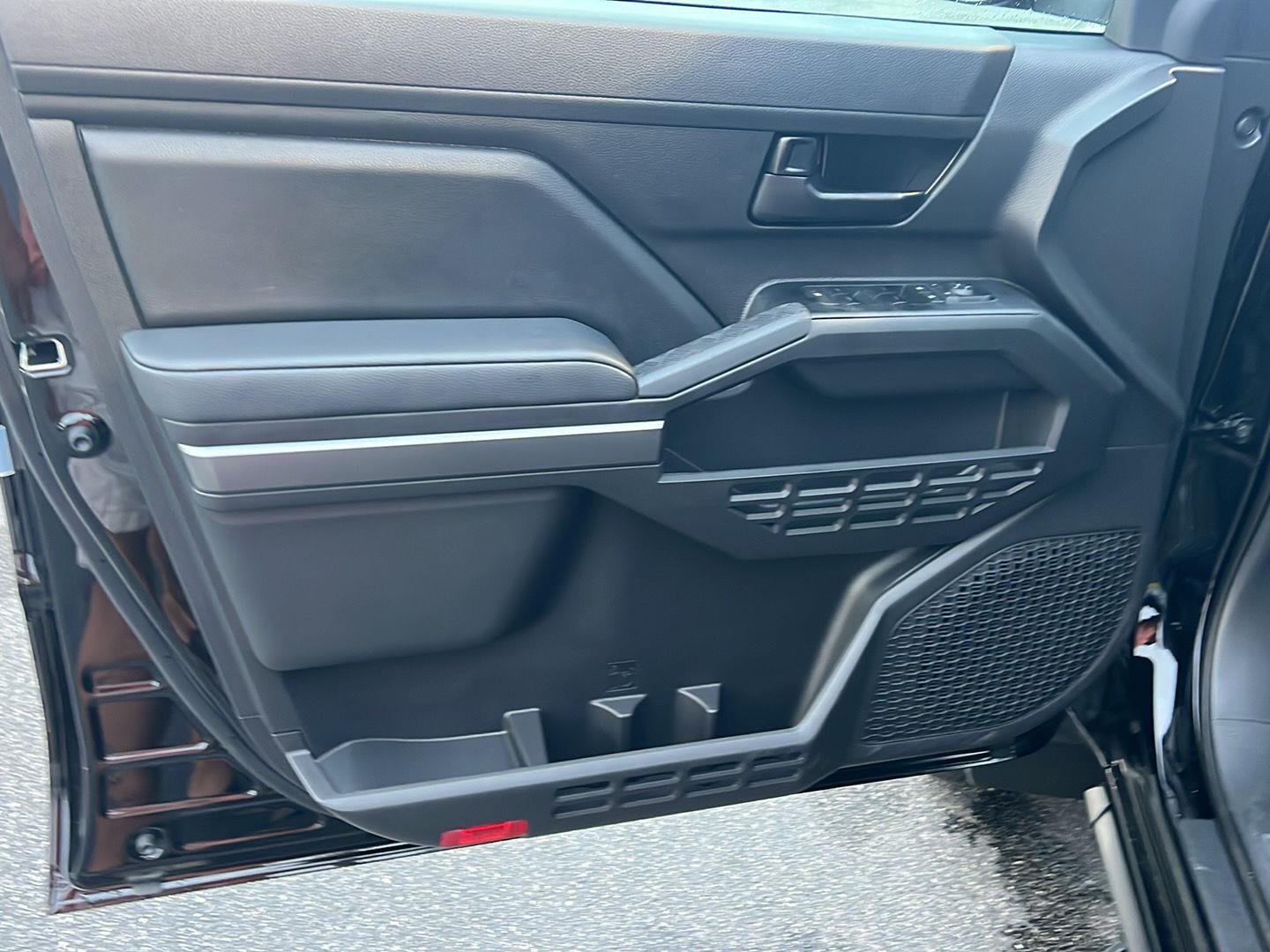 2025 Toyota Tacoma SR5 - Photo 15