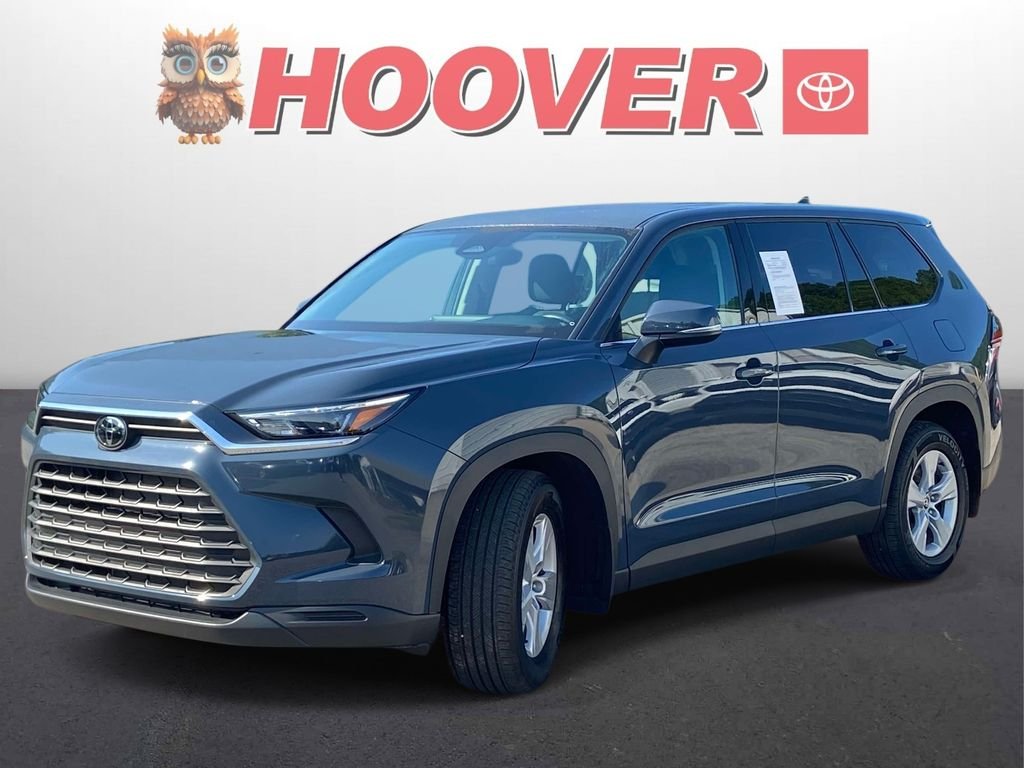 Used 2025 White Toyota LE image 3