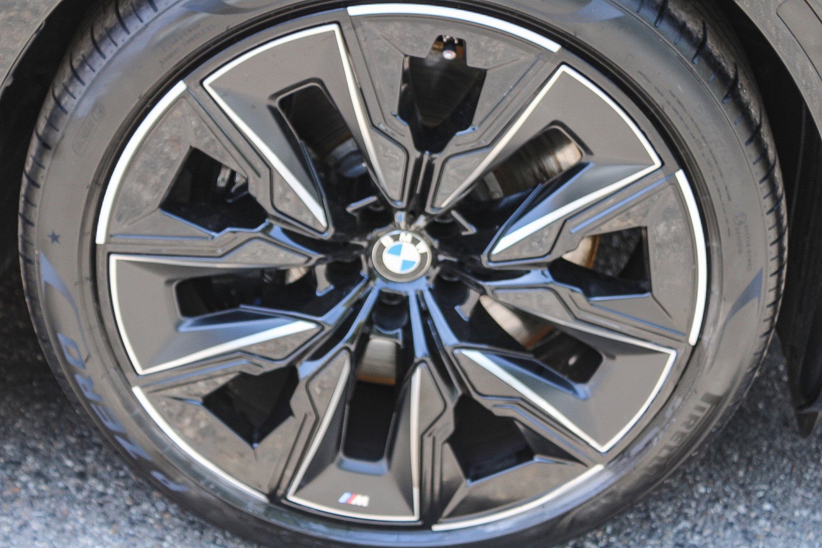 Used 2025 Black Sapphire Metallic BMW 740i image 11