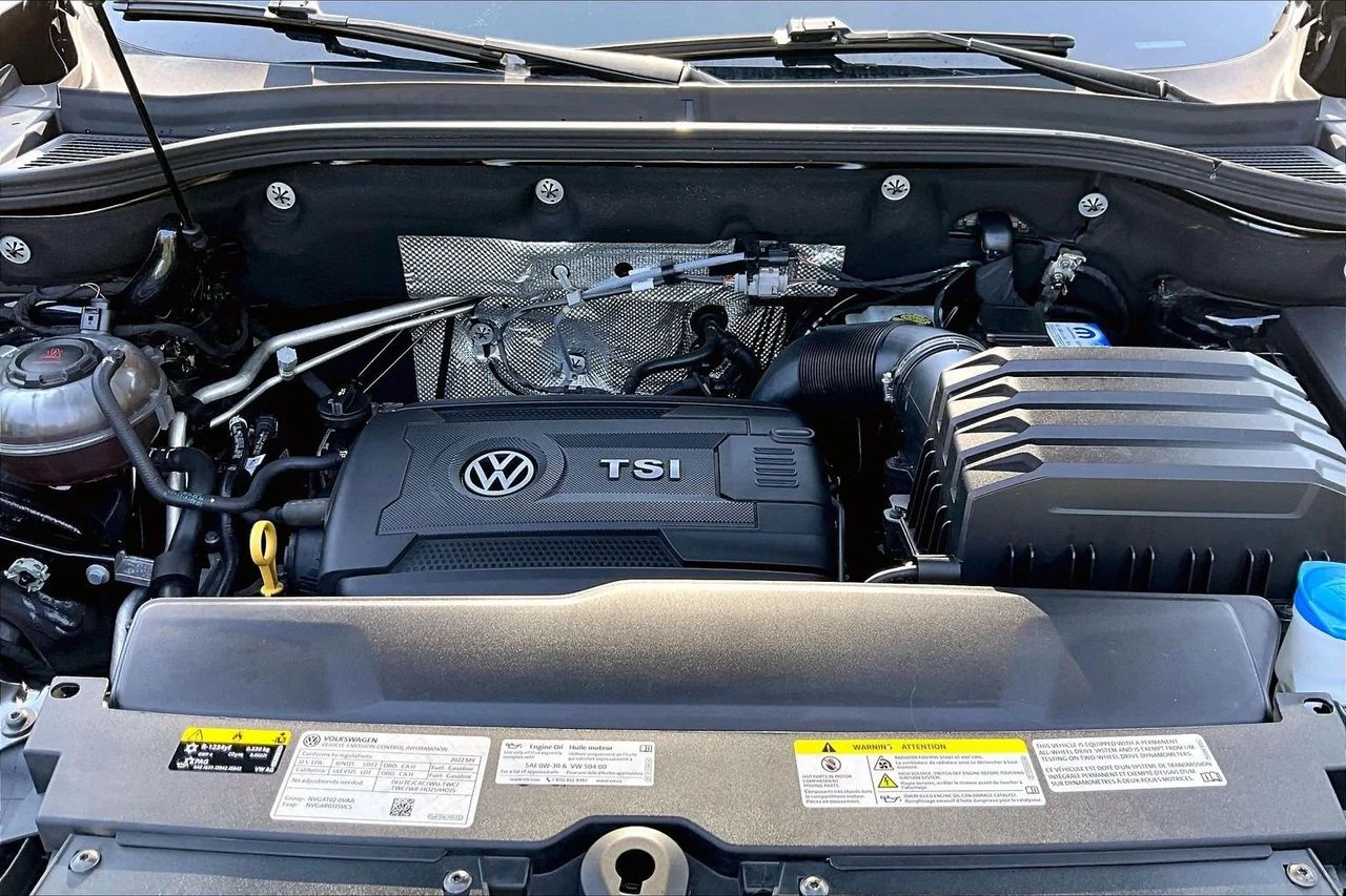 Used 2022 Black Volkswagen 2.0T SE w/Technology image 36