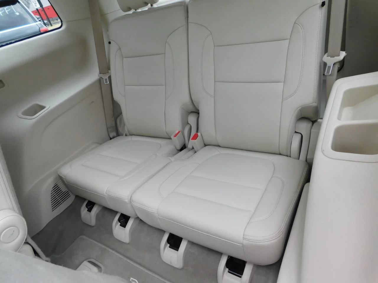 Used 2022 White GMC FWD 4DR DENALI image 32