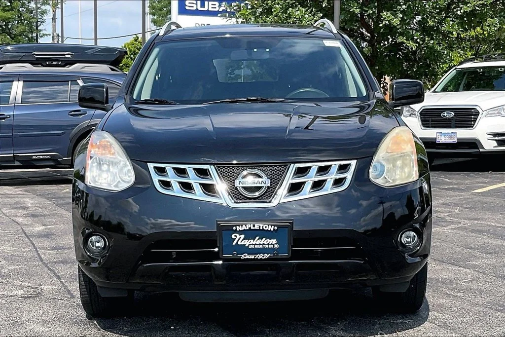 Used 2013 Black Nissan SV image 3