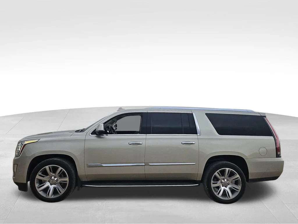 Used 2017 Silver Coast Metallic Cadillac Luxury image 16