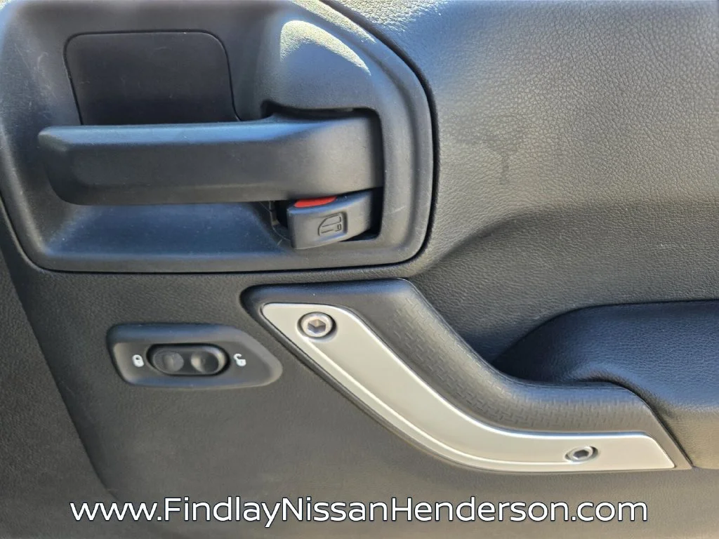Used 2017 Silver Jeep Unlimited Rubicon image 17