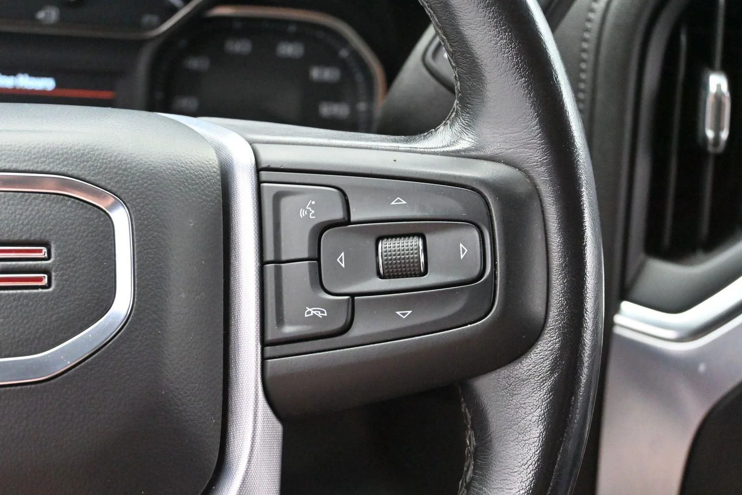 Used 2020 Onyx Black GMC Elevation image 18