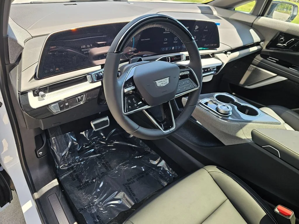 New 2026 Vibrant White Tricoat Cadillac Sport image 19