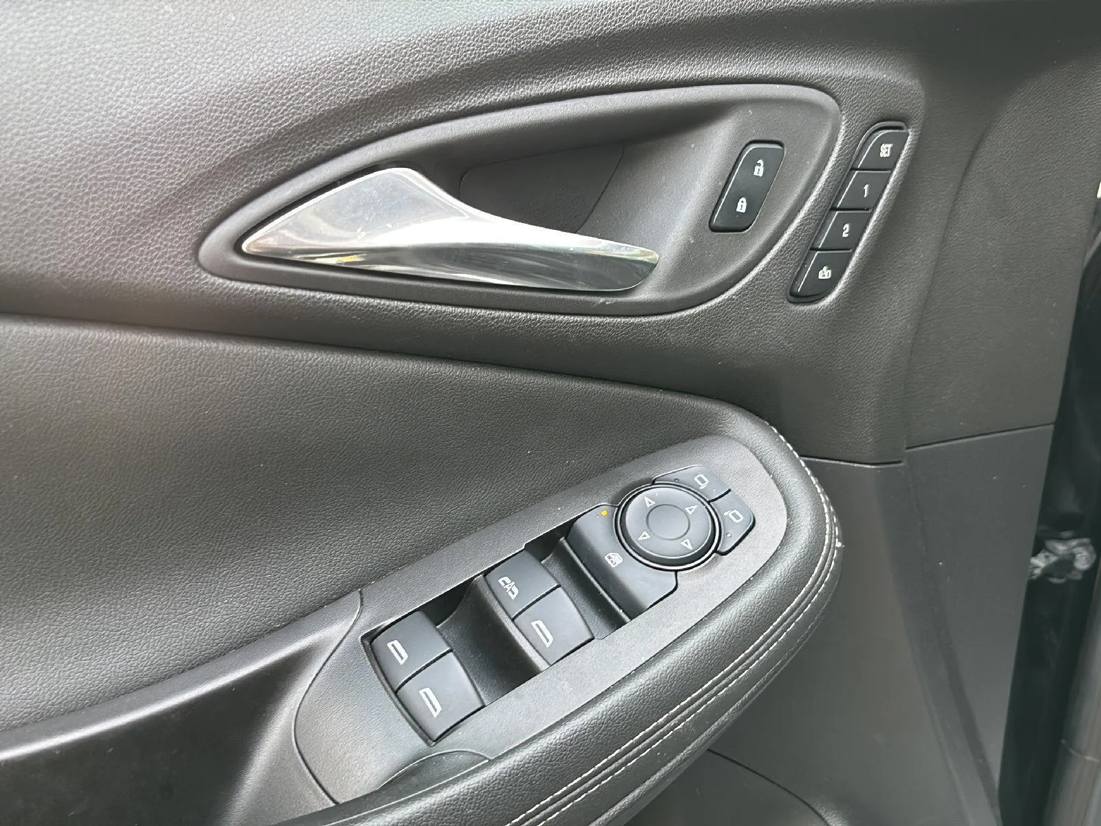 Used 2023 EBONY TWILIGHT METALLIC Buick Essence image 14