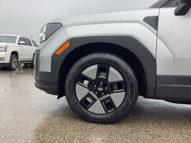 New 2026 Shimmering Silver Hyundai SEL image 34