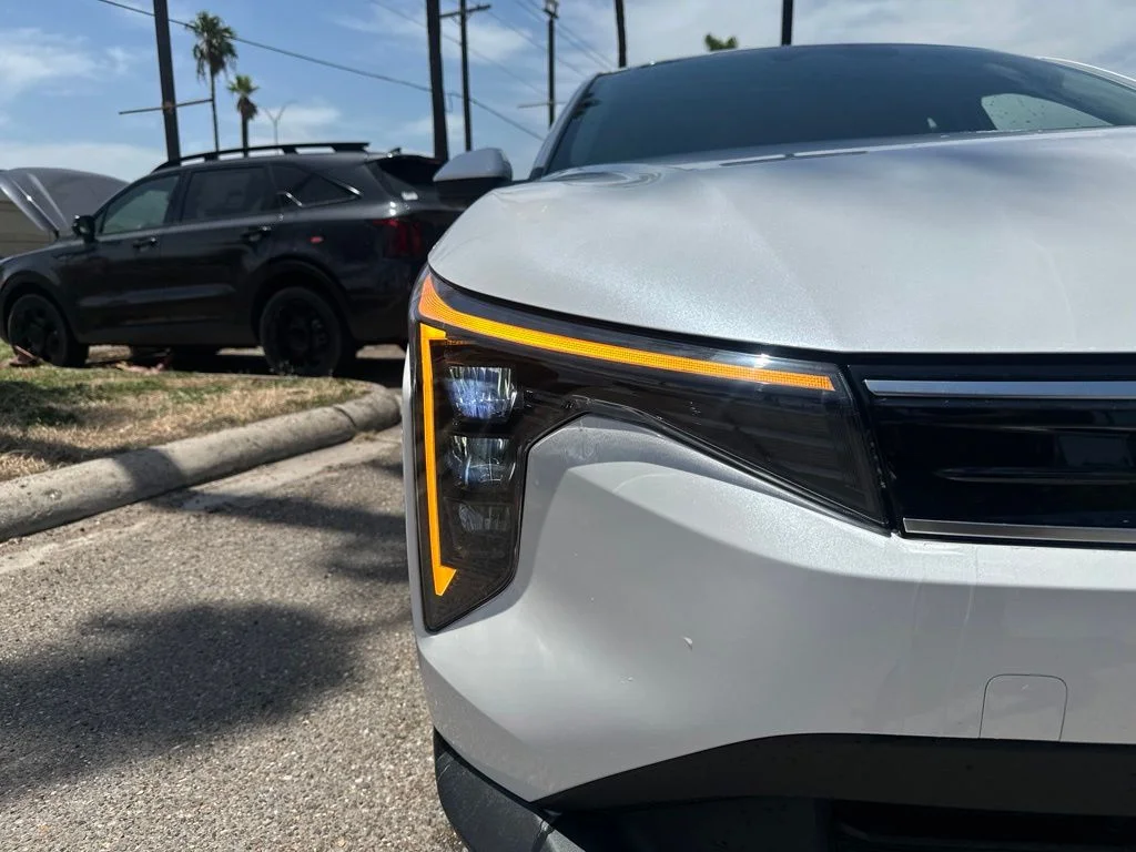 New 2026 White Kia EX image 3