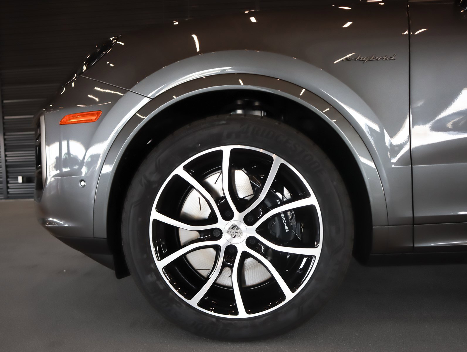 2025 Porsche Cayenne Turbo E-Hybrid - Photo 13