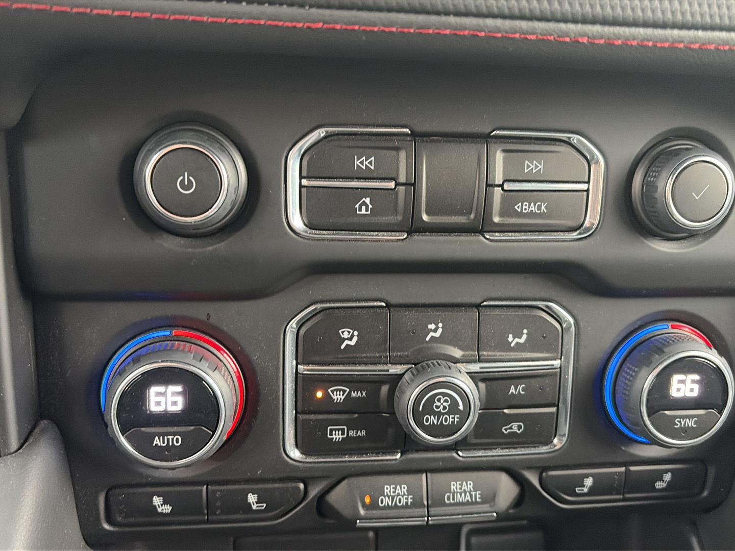 Used 2023 Wh Chevrolet  image 20