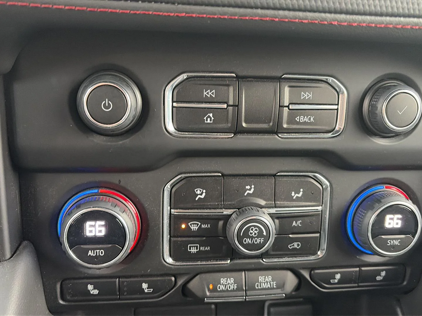Used 2023 Wh Chevrolet  image 20