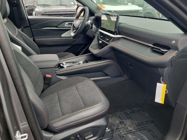 New 2026 Carbonized Gray Metallic Ford Tremor® image 17
