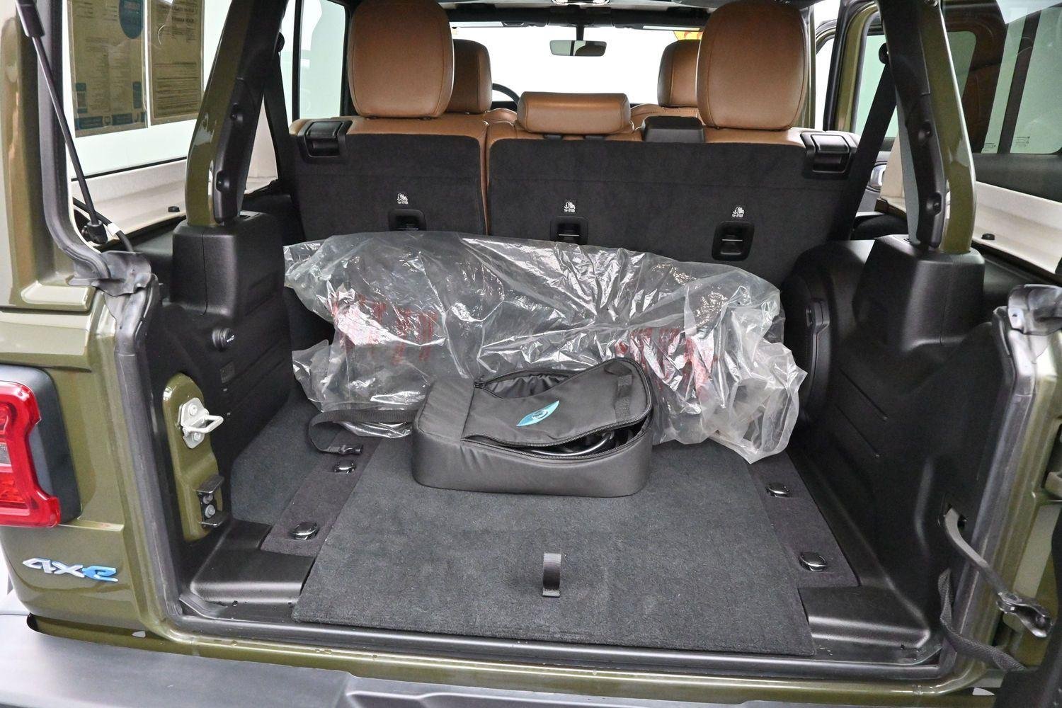Used 2023 Sarge Green Clearcoat Jeep Sahara image 10