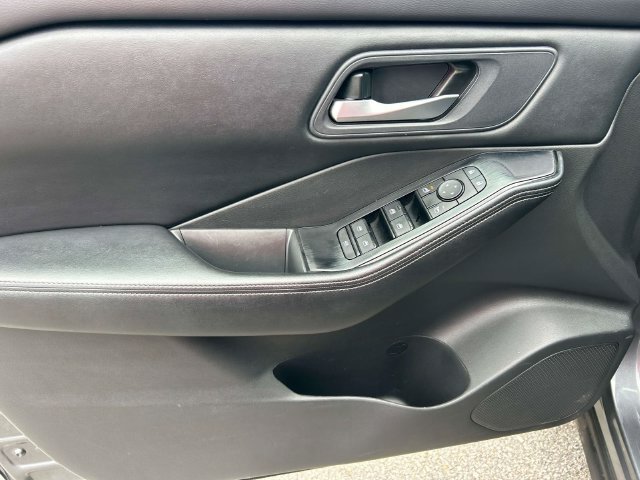 Used 2025 Gray Nissan SV image 26