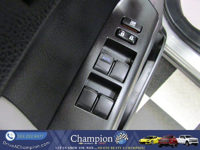 Used 2018 Silver Toyota XLE image 20