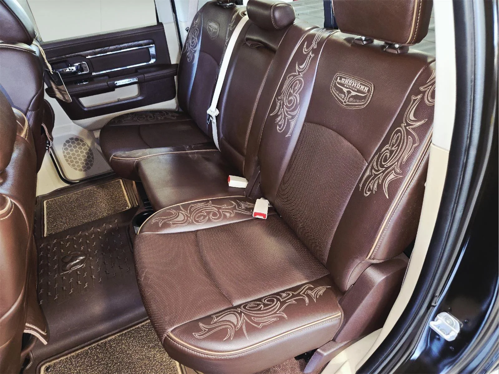 Used 2014 Black Gold Pearlcoat Ram Longhorn image 38