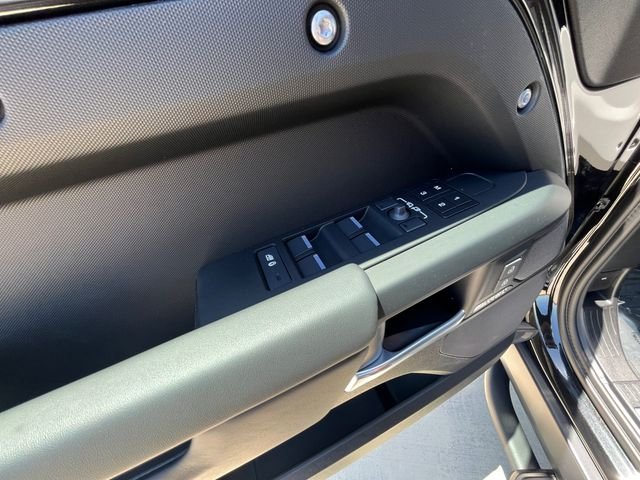 New 2026 Santorini Black Land Rover X-Dynamic SE image 11