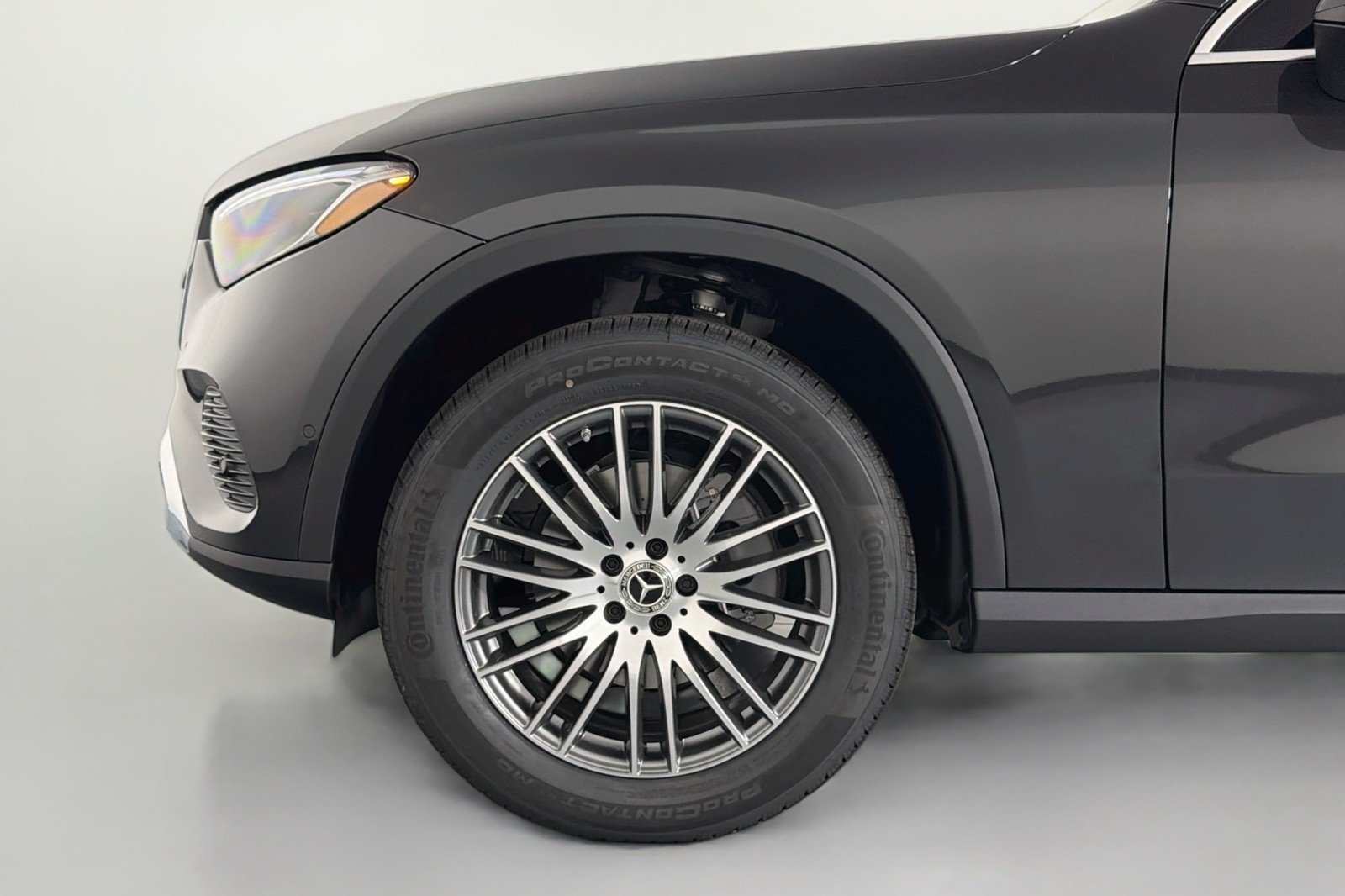New 2027 Graphite Grey Metallic Mercedes-Benz GLC 300 SUV image 9