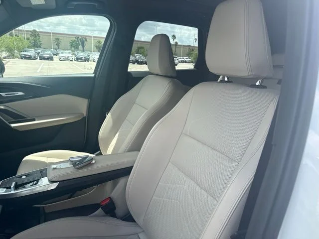 Used 2025 White BMW xDrive28i image 13