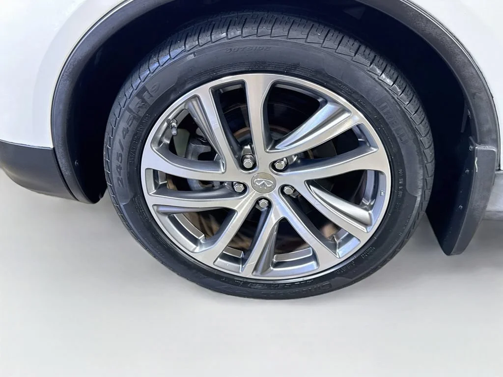 Used 2017 White INFINITI  image 42