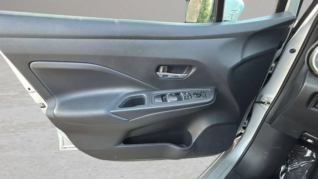 Used 2025  Nissan SV image 17