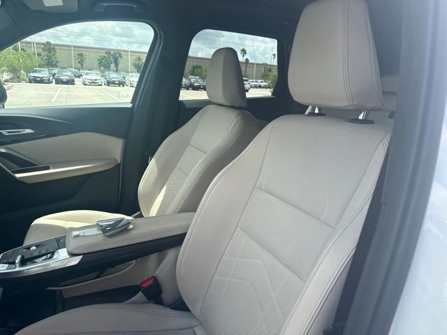 Used 2025 White BMW xDrive28i image 13