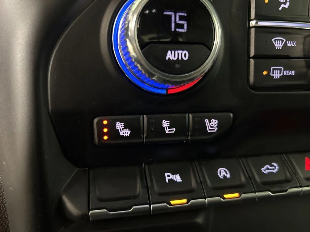 Used 2021 White Frost GMC Denali image 30